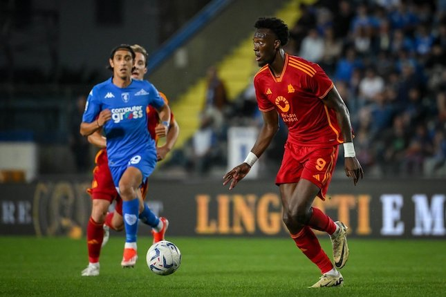 Aksi Tammy Abraham dalam laga Serie A antara Empoli vs AS Roma, Senin (27/5/2024). (c) AS Roma Official