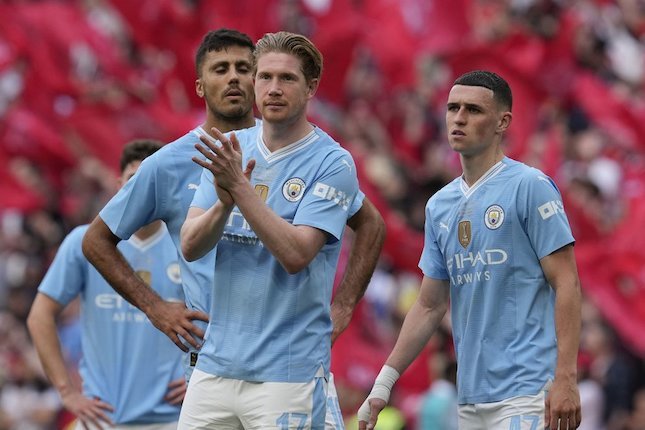 Reaksi pemain Man City, Kevin De Bruyne (tengah), dan rekan-rekannya usai kalah dari Man United di final FA Cup 2024 (c) AP Photo/Kin Cheung